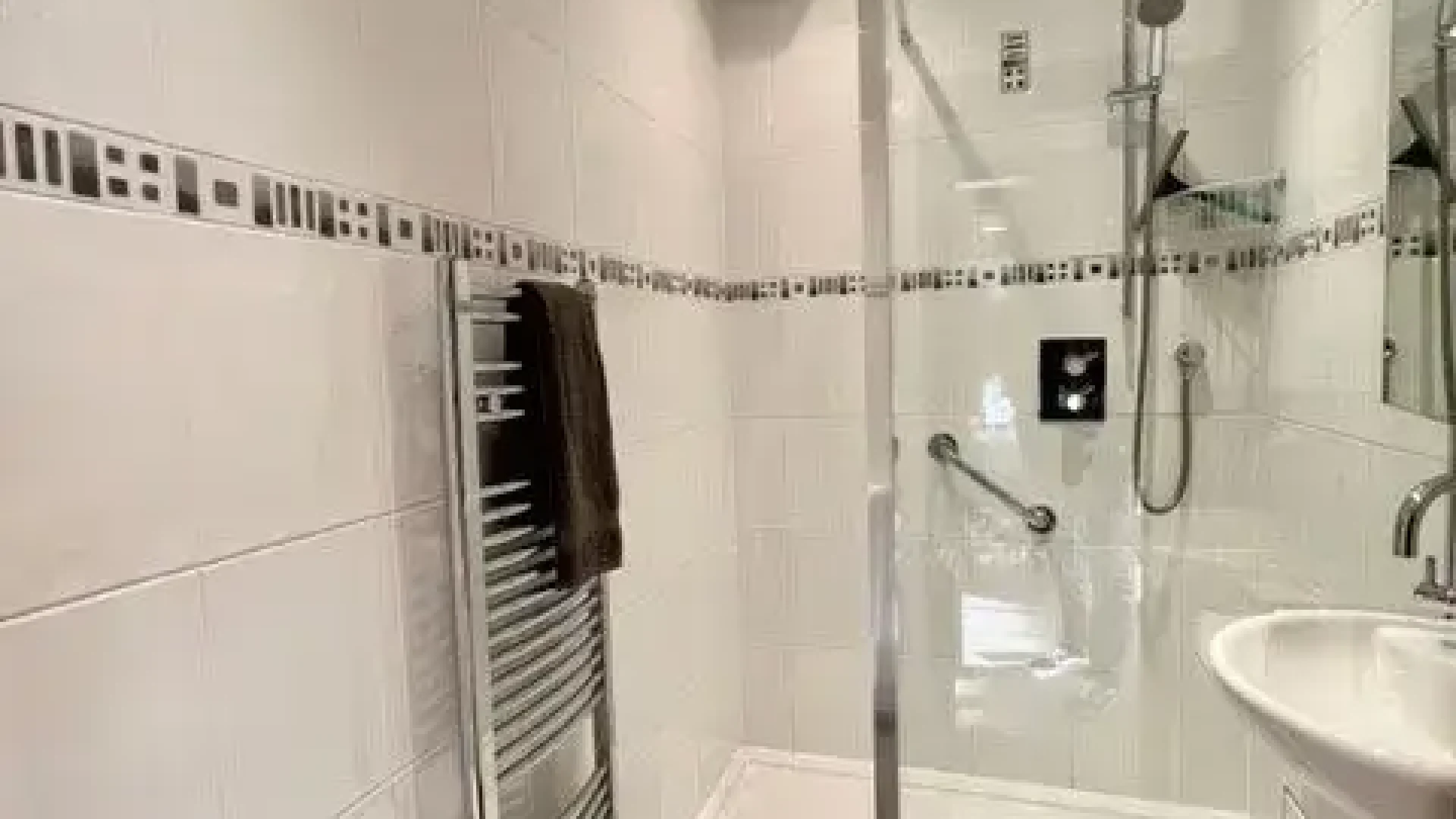 Humbie-Ensuite.webp