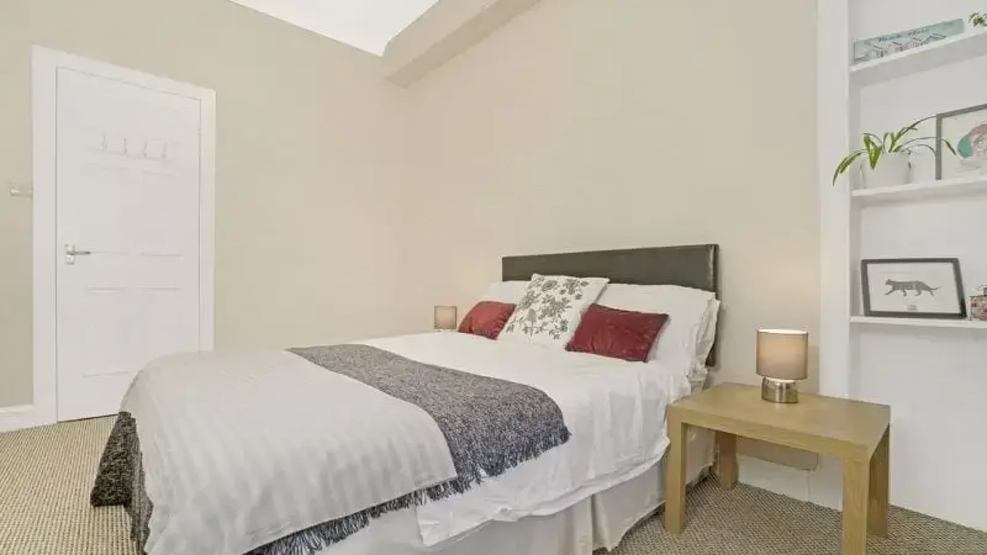Leyden-Bed2.webp