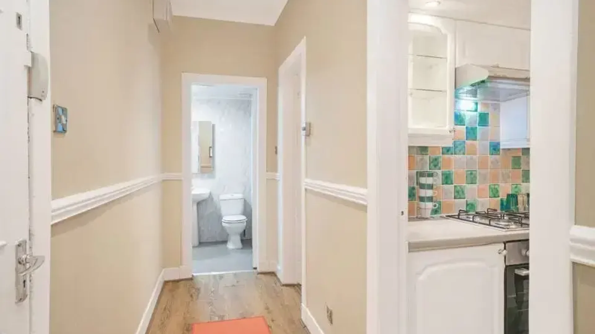 Leyden-Hallway.webp