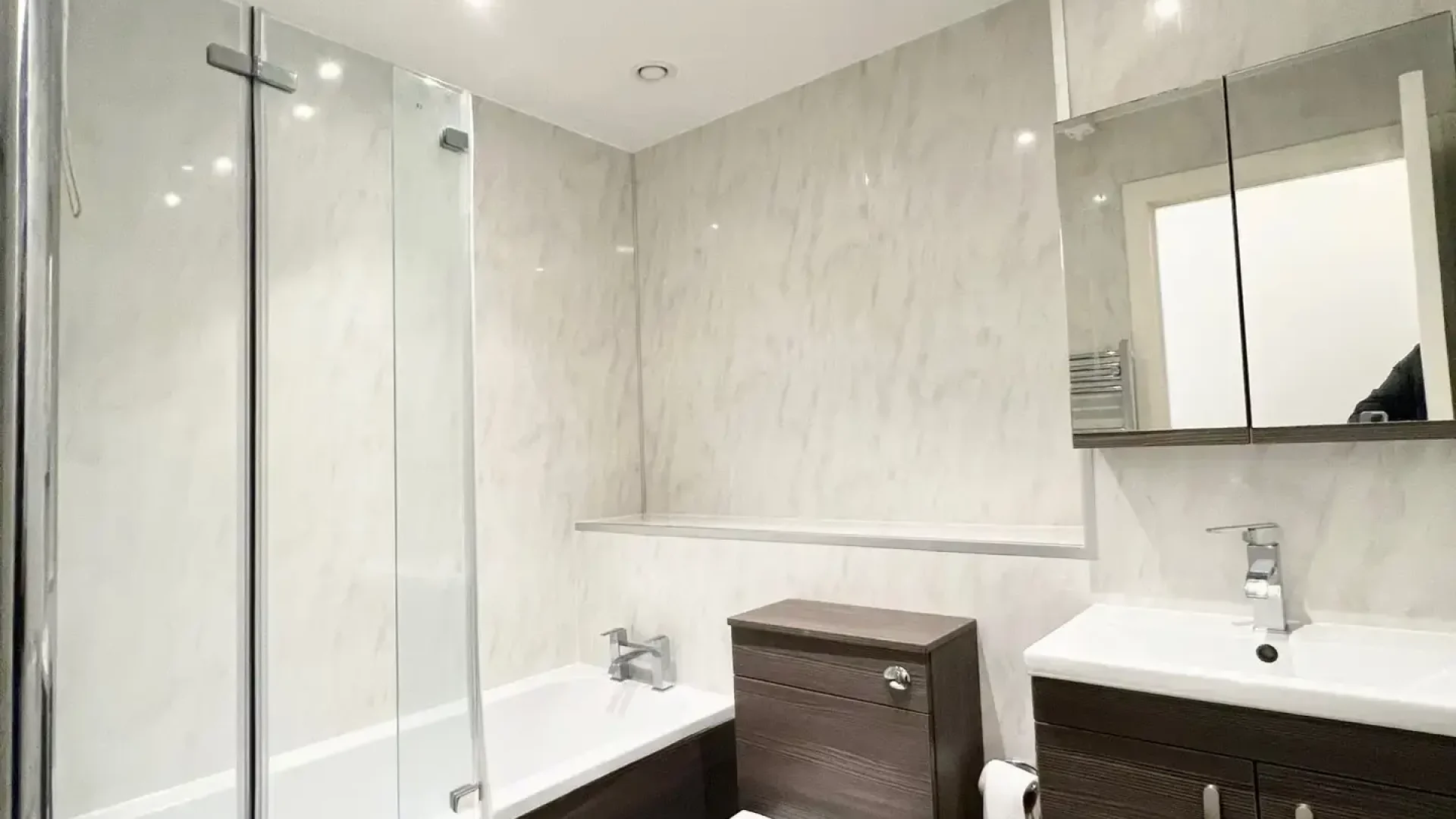 canada-bahtroom.webp