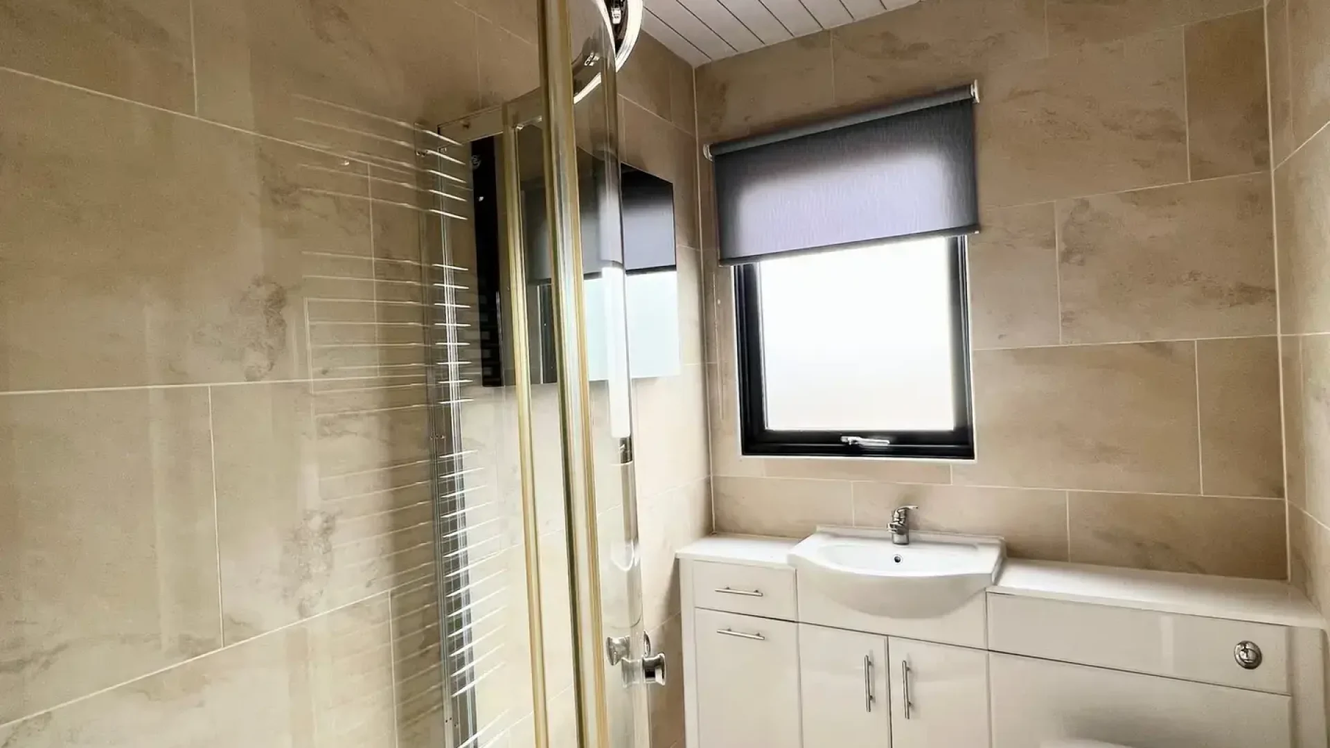 cottage-bathroom-scaled.webp